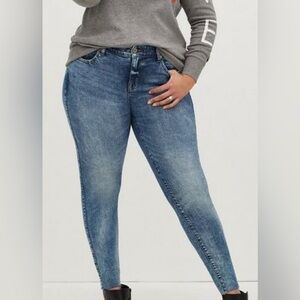 Torrid Bombshell Skinny Premium Stretch High-Rise Jean size 22R